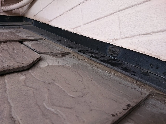 破風板と雨樋の取合い部を確認